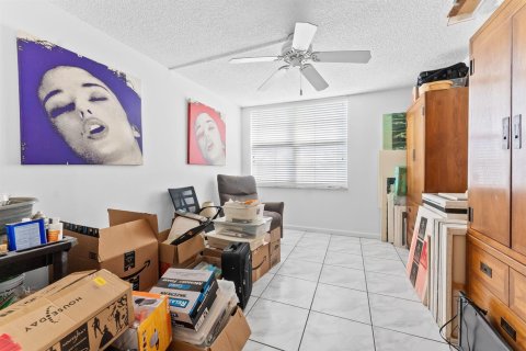 Condo in Davie, Florida, 2 bedrooms № 2078117 - photo 12