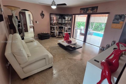 House in Cutler Bay, Florida 4 bedrooms, 183.76 sq.m. № 2402432 - photo 24