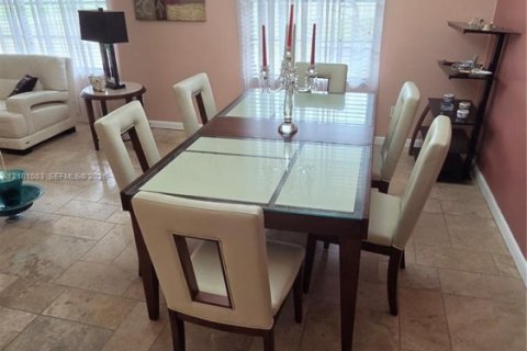 House in Cutler Bay, Florida 4 bedrooms, 183.76 sq.m. № 2402432 - photo 22