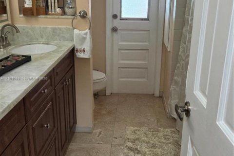 House in Cutler Bay, Florida 4 bedrooms, 183.76 sq.m. № 2402432 - photo 19