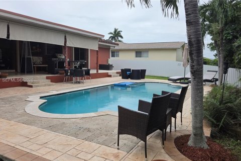 House in Cutler Bay, Florida 4 bedrooms, 183.76 sq.m. № 2402432 - photo 28