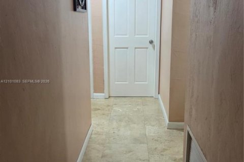House in Cutler Bay, Florida 4 bedrooms, 183.76 sq.m. № 2402432 - photo 14