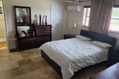 House in Cutler Bay, Florida 4 bedrooms, 183.76 sq.m. № 2402432 - photo 16