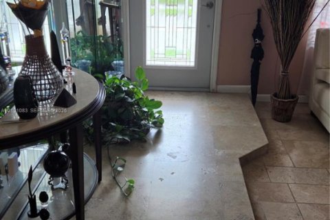 House in Cutler Bay, Florida 4 bedrooms, 183.76 sq.m. № 2402432 - photo 5