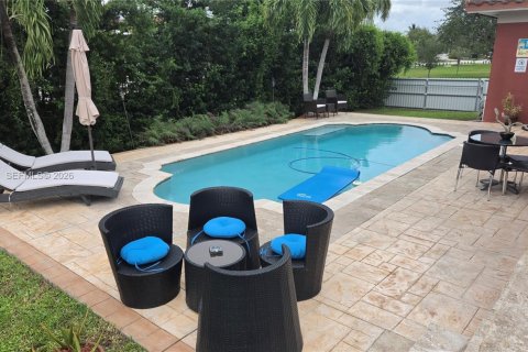 House in Cutler Bay, Florida 4 bedrooms, 183.76 sq.m. № 2402432 - photo 27