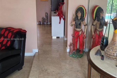 House in Cutler Bay, Florida 4 bedrooms, 183.76 sq.m. № 2402432 - photo 6