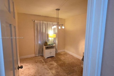 House in Cutler Bay, Florida 4 bedrooms, 183.76 sq.m. № 2402432 - photo 9