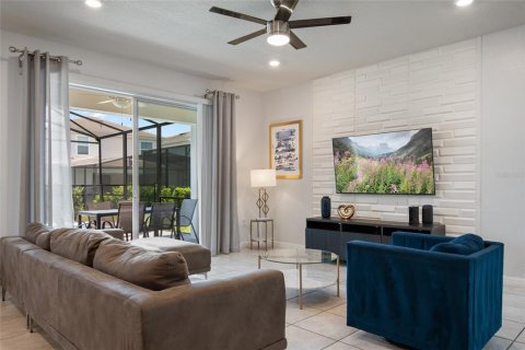 House in Davenport, Florida 5 bedrooms, 250.84 sq.m. № 2118473 - photo 7