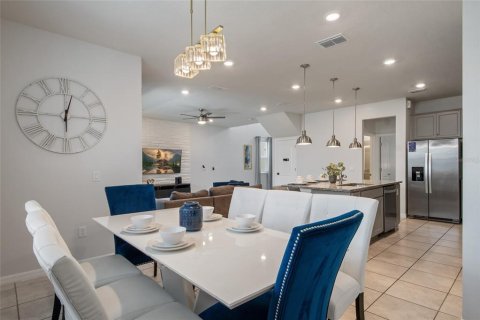 House in Davenport, Florida 5 bedrooms, 250.84 sq.m. № 2118473 - photo 18