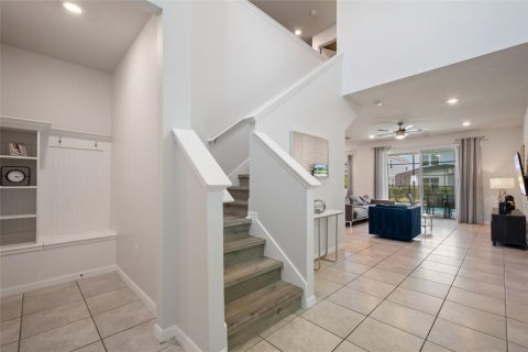 House in Davenport, Florida 5 bedrooms, 250.84 sq.m. № 2118473 - photo 4