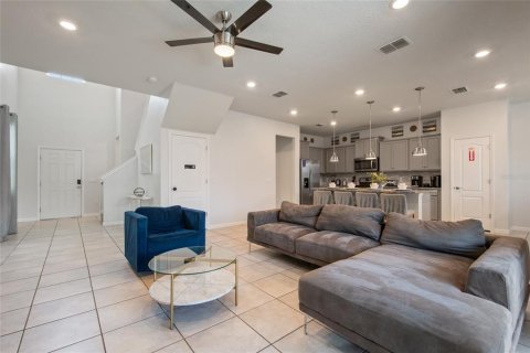 House in Davenport, Florida 5 bedrooms, 250.84 sq.m. № 2118473 - photo 10