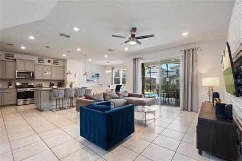 House in Davenport, Florida 5 bedrooms, 250.84 sq.m. № 2118473 - photo 6