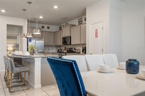 House in Davenport, Florida 5 bedrooms, 250.84 sq.m. № 2118473 - photo 16