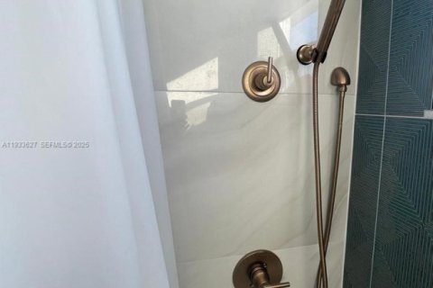 Condominio en venta en Miami Beach, Florida, 1 dormitorio, 70.42 m2 № 1992821 - foto 6
