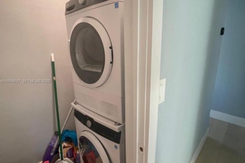 Condominio en venta en Miami Beach, Florida, 1 dormitorio, 70.42 m2 № 1992821 - foto 4