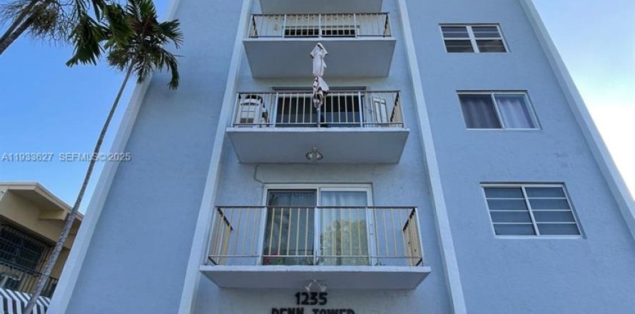 Condominio en Miami Beach, Florida, 1 dormitorio  № 1992821