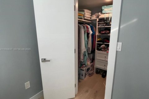 Condominio en venta en Miami Beach, Florida, 1 dormitorio, 70.42 m2 № 1992821 - foto 3