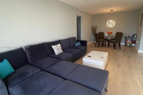 Condominio en venta en Miami Beach, Florida, 1 dormitorio, 70.42 m2 № 1992821 - foto 10