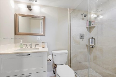 Condo in Naples, Florida, 3 bedrooms  № 1926983 - photo 12