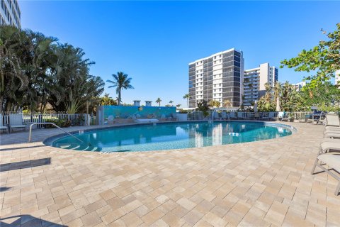 Condo in Naples, Florida, 3 bedrooms  № 1926983 - photo 5