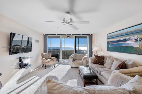 Condo in Naples, Florida, 3 bedrooms  № 1926983 - photo 25