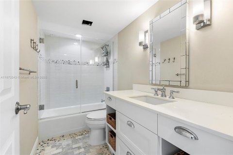 Condo in Naples, Florida, 3 bedrooms  № 1926983 - photo 21