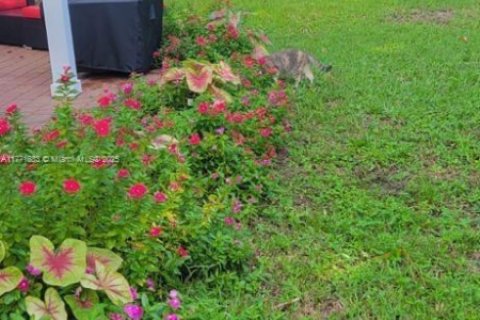 House in Biscayne Park, Florida 3 bedrooms, 140.75 sq.m. № 1695549 - photo 29