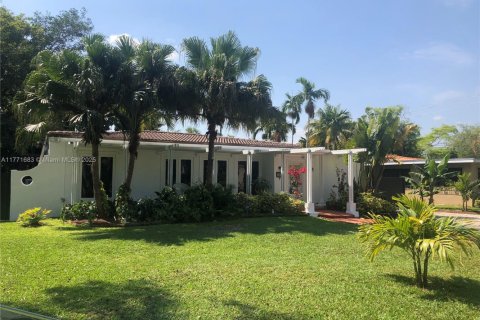 House in Biscayne Park, Florida 3 bedrooms, 140.75 sq.m. № 1695549 - photo 3