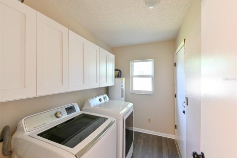 House in Tampa, Florida 3 bedrooms, 168.9 sq.m. № 1639941 - photo 23