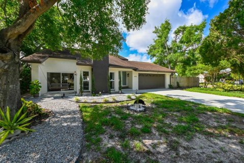House in Tampa, Florida 3 bedrooms, 168.9 sq.m. № 1639941 - photo 2