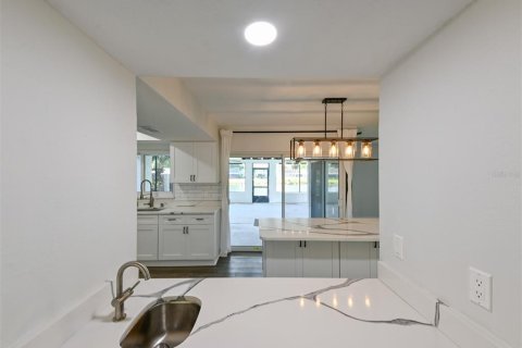House in Tampa, Florida 3 bedrooms, 168.9 sq.m. № 1639941 - photo 16