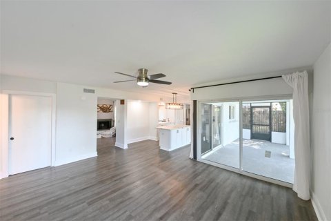 House in Tampa, Florida 3 bedrooms, 168.9 sq.m. № 1639941 - photo 20