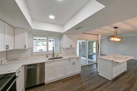 House in Tampa, Florida 3 bedrooms, 168.9 sq.m. № 1639941 - photo 13
