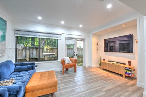 House in Hollywood, Florida 2 bedrooms, 157.93 sq.m. № 2254023 - photo 22