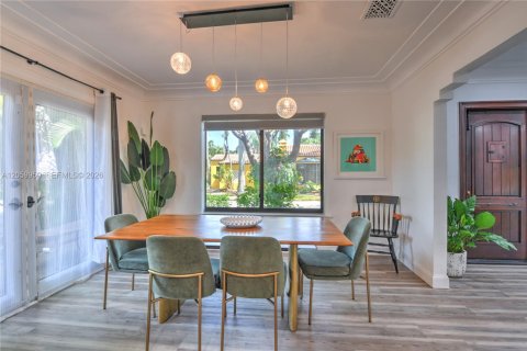 House in Hollywood, Florida 2 bedrooms, 157.93 sq.m. № 2254023 - photo 9