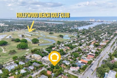 House in Hollywood, Florida 2 bedrooms, 157.93 sq.m. № 2254023 - photo 3