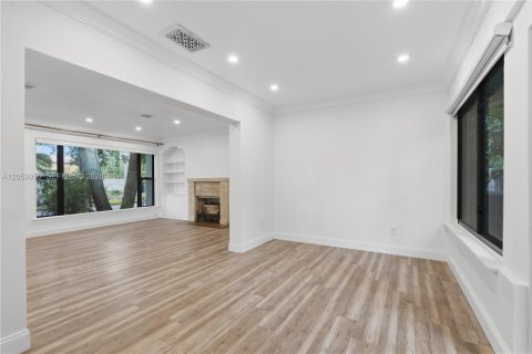 House in Hollywood, Florida 2 bedrooms, 157.93 sq.m. № 2254023 - photo 28