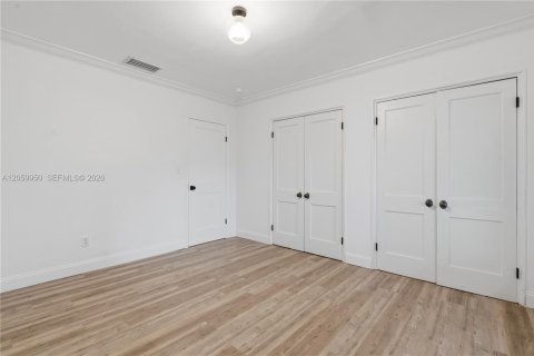 House in Hollywood, Florida 2 bedrooms, 157.93 sq.m. № 2254023 - photo 23