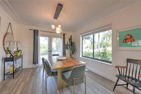 House in Hollywood, Florida 2 bedrooms, 157.93 sq.m. № 2254023 - photo 7