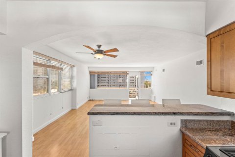Купить кондоминиум в Форт-Лодердейл, Флорида 3 комнаты, 96.25м2, № 2242569 - фото 17
