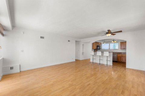 Купить кондоминиум в Форт-Лодердейл, Флорида 3 комнаты, 96.25м2, № 2242569 - фото 24
