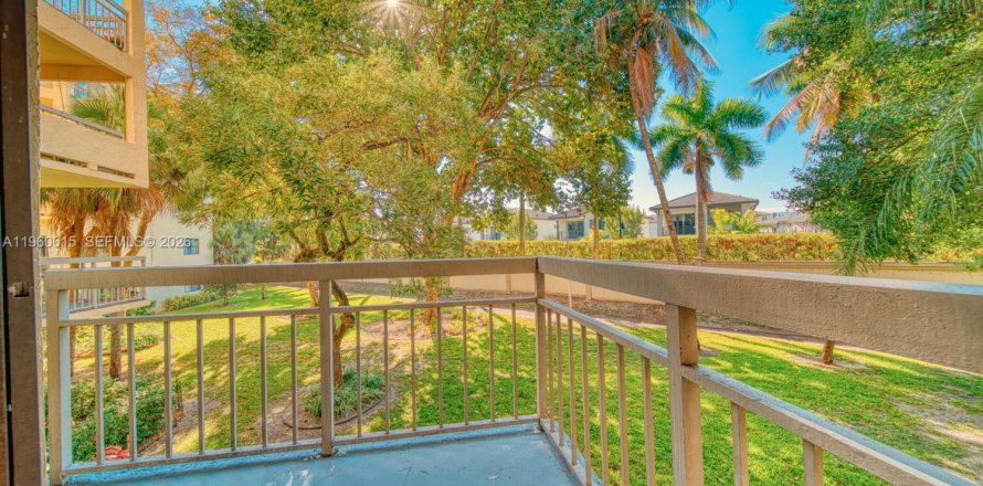 Condominio en Doral, Florida, 2 dormitorios  № 2028312