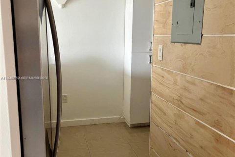 Купить кондоминиум в Майами, Флорида 52.03м2, № 2088714 - фото 2