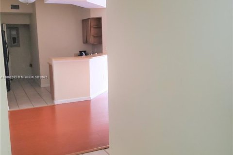 Condo in West Palm Beach, Florida, 2 bedrooms  № 1890121 - photo 9