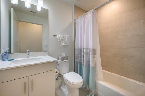 Condominio en alquiler en Sarasota, Florida, 2 dormitorios, 89 m2 № 1069434 - foto 30
