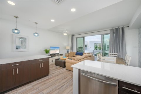 Condominio en alquiler en Sarasota, Florida, 2 dormitorios, 89 m2 № 1069434 - foto 13