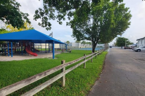 Copropriété à vendre à Miami, Floride: 2 chambres, 70.88 m2 № 1967551 - photo 8