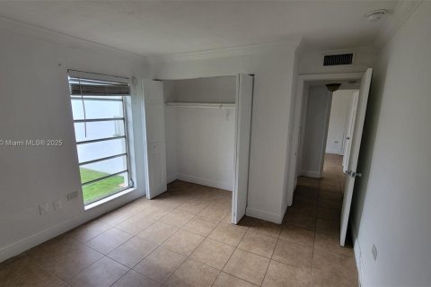 Copropriété à vendre à Miami, Floride: 2 chambres, 70.88 m2 № 1967551 - photo 2