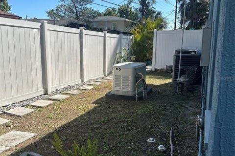 Immobilier commercial à vendre à Saint Petersburg, Floride: 226.31 m2 № 2238309 - photo 27