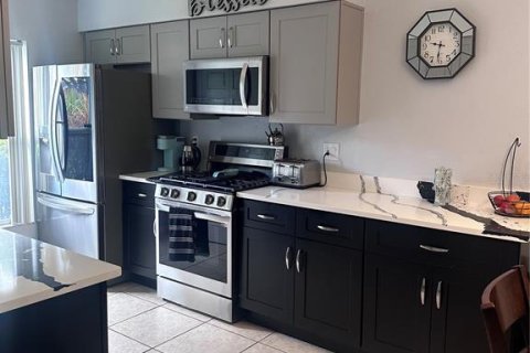 Immobilier commercial à vendre à Saint Petersburg, Floride: 226.31 m2 № 2238309 - photo 4